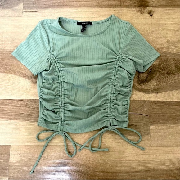 Forever 21 Tops - Forever 21 Pastel Green Crop Top Size Small